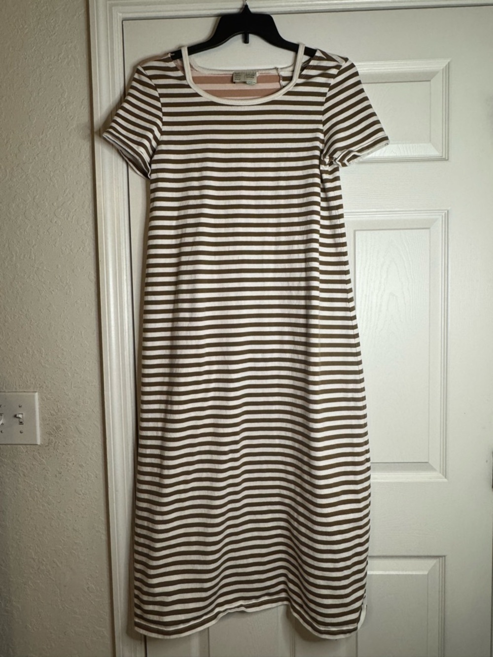 Striped Short-Sleeve Midi Dress in Brown and White - Comfortable Everyday Style